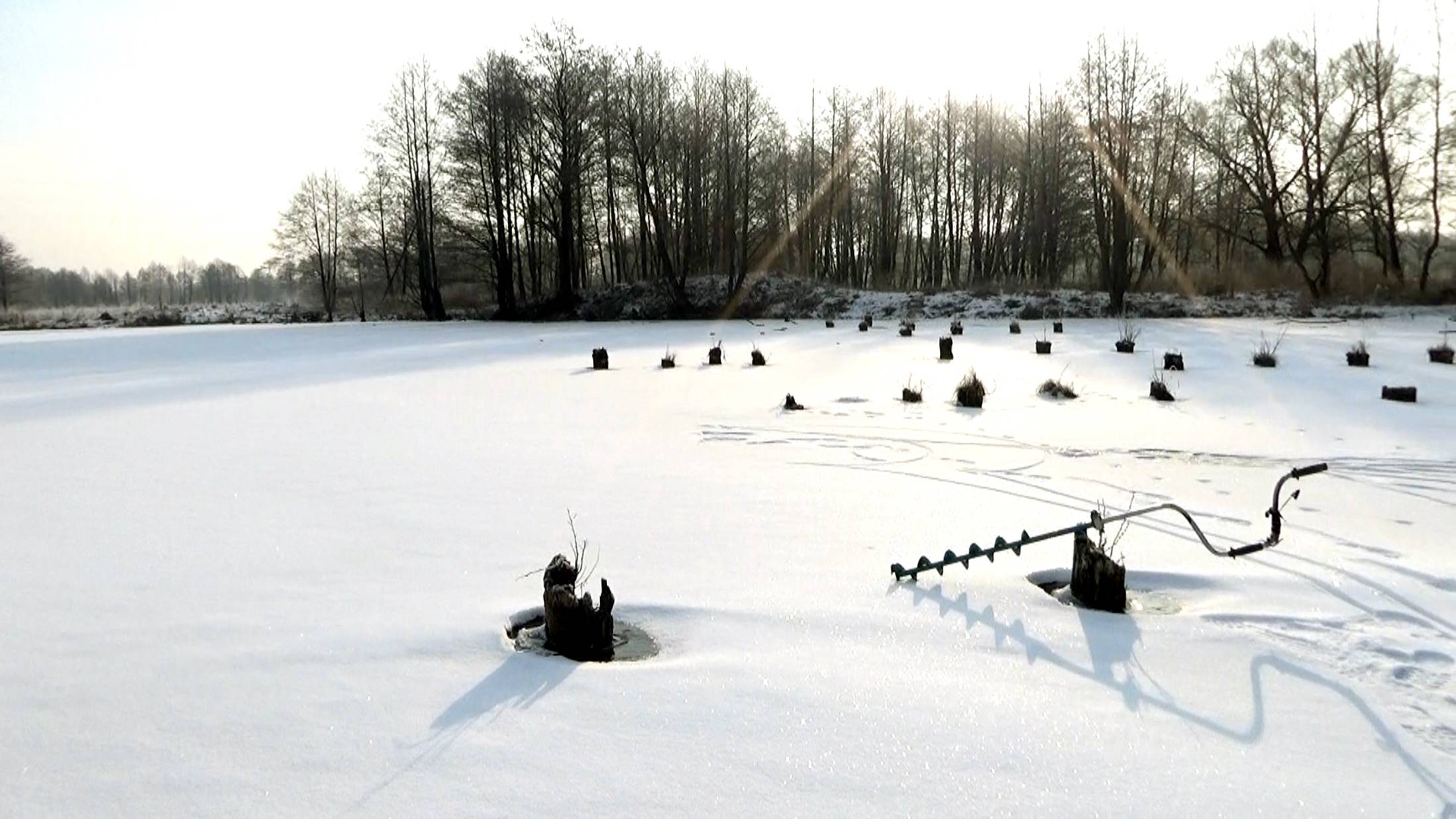 Разведка нового зимнего озерца для зимней рыбалки, рыба уже тут есть смотреть онлайн