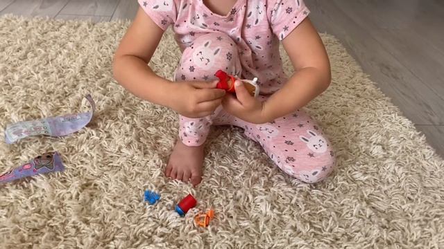 Настя лайк дарит подарки Сюрпризы от канала лайк Настя Видео для детей