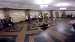 Данил Хаски (NILETTO) - метро Москвы - случайный танец