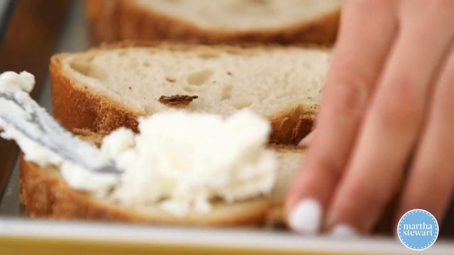Roasted Cherry & Goat Cheese Bruschetta - Martha Stewart смотреть онлайн