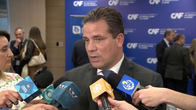 Declaraciones del presidente del BROU, Salvador Ferrer смотреть онлайн