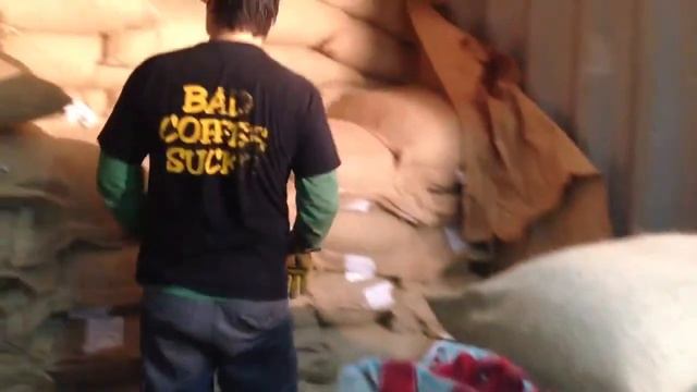 Unloading green coffee смотреть онлайн