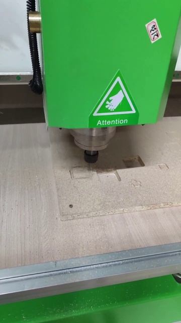 Резка ДСП на фрезерно-гравировальном станке с ЧПУ WoodTec CH-2030 NEST L смотреть онлайн