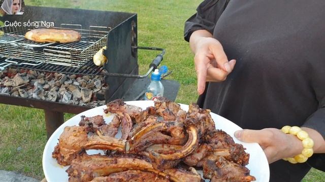 Đi rừng nướng thịt ở Nga | Nhịp sống nước Nga DT смотреть онлайн