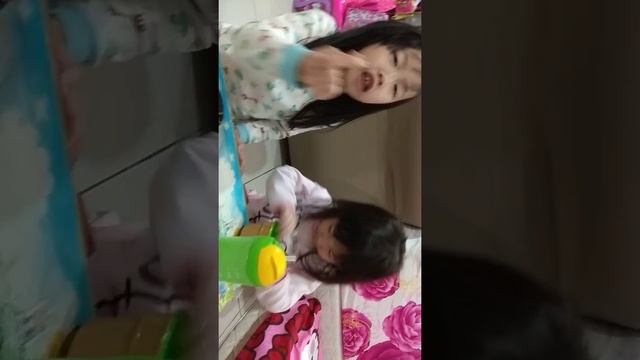 Felicia &  Kimberly Makan Lay's &  Chupa Chups Rainbow