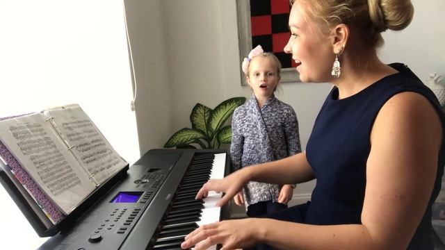 Vocal lesson with my 7 years old student Lisa смотреть онлайн