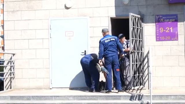 Незаконный срез замков сотрудниками УК НашДом лето 2015 смотреть онлайн