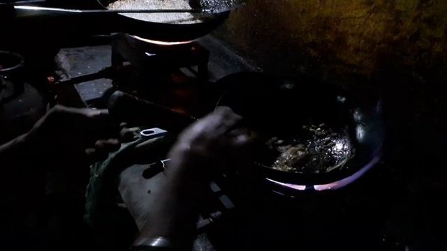 Ma Tara Hotel Special Chicken Cotpota🤤 with Hate roti. смотреть онлайн