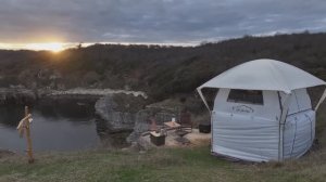 ATIK 2 KATLI ADIRLA UURUMUN KENARINDA KAMP