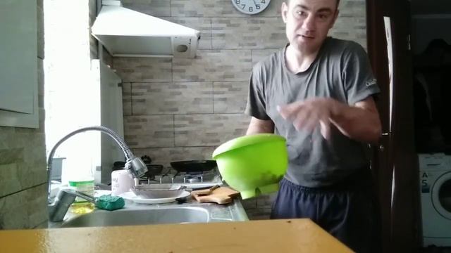 ПРИГОТОВИЛ ВКУСНУЮ ЕДУ НА ЗАВТРАК ,ПОПИЛ ВКУСНОГО СОКА / НАРЕЗАЛ ЛУК НА СКОВОРОДКУ И ПОЖАРИЛ МЯСО смотреть онлайн