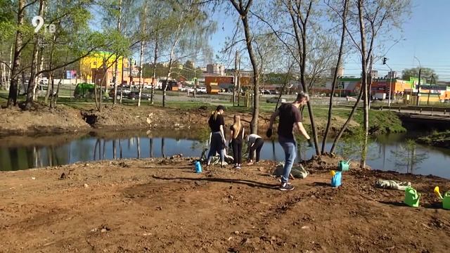 Посадка деревьев в Уткин парке смотреть онлайн