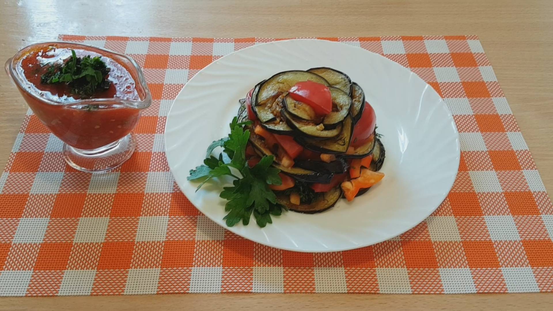 Закуска из бакложанов с очень вкусным соусом!!! смотреть онлайн