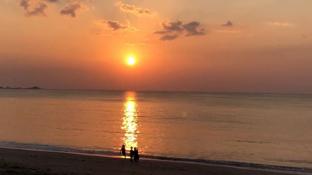 Beautiful sunset in Khao Lak, Thailand смотреть онлайн