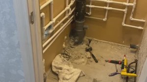 3,4,5 день ремонта в ванной комнате и туалете! Начали выкладывать плитку.