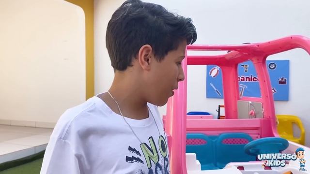 Henrique ajuda a MC Divertida a cuidar do Carro Rosa - Universo Kids смотреть онлайн