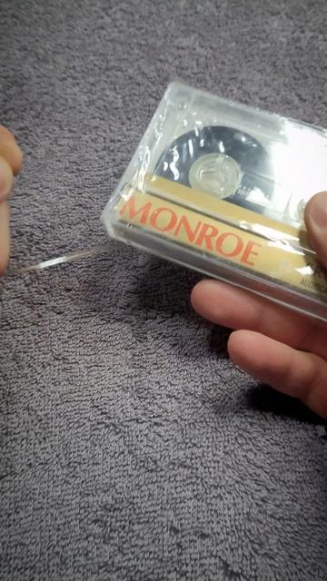 Распаковка аудиокассеты Monroe SR90 смотреть онлайн