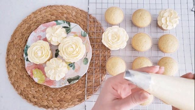 Delicious Vanilla Cupcakes | Buttercream Floral Piping смотреть онлайн