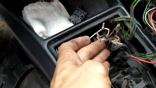 Мерседес 190 w201 Как подключить Электрическое Зеркало левое.How to install Electric Mirror left смотреть онлайн