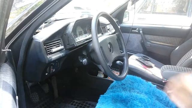 Как заменить трос спидометра мерседес 190 w201 .Mercedes w201 190 speedometer cable replacement смотреть онлайн