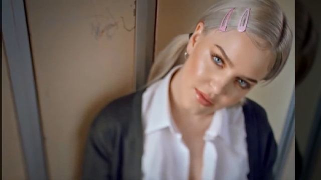 Anne-Marie - 2002 - Cover by Chaerin смотреть онлайн