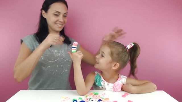 ✿ 100 СЛОЕВ РЕЗИНОК НА ВОЛОСАХ у Арины Сто Слоев ЧЕЛЛЕНДЖ / 100 layers of hair ties смотреть онлайн