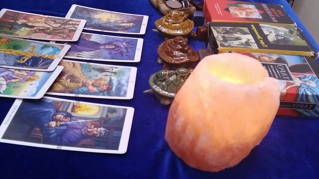 Мини моно таро расклад: Почему у меня уменьшился денежный поток? Что происходит с моими деньгами? смотреть онлайн