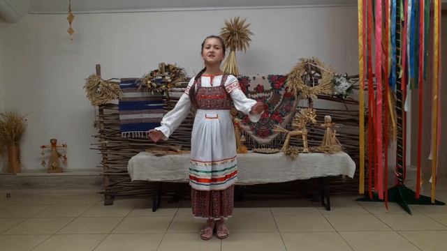 "Ходила Младёшенька по борочку". Солистка Детского фольклорного ансамбля "Обережки" Агаева Анна. смотреть онлайн