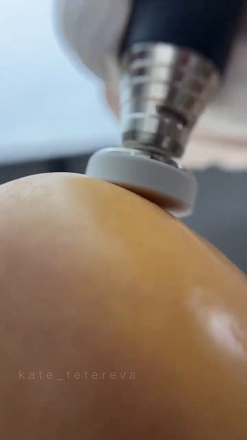 Обработка пяток и полировка новым маслом от Pink Royss смотреть онлайн