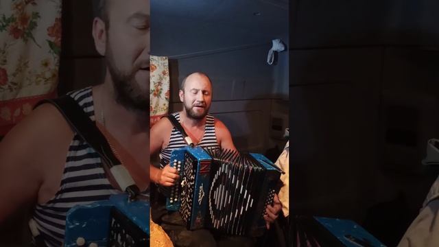 Ты одна стоишь у клëна... смотреть онлайн