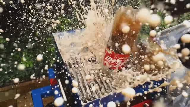 Пробуем на прочность Коко колу таких брызг я еще не видел , цветные шарики , клубничная пицца смотреть онлайн