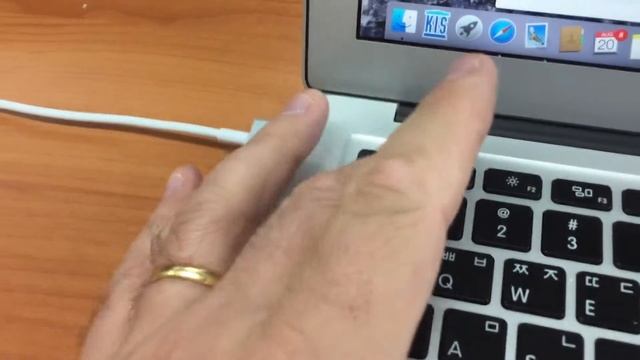 Mac Tip - Frustrated with not being able to mirror a display quickly - Use Command F1 смотреть онлайн