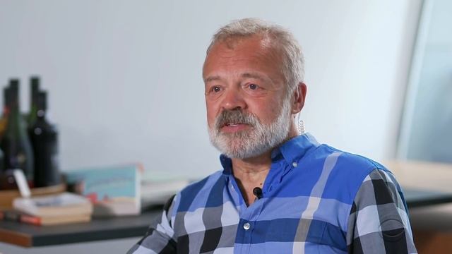 TV host Graham Norton on chat show, new novel смотреть онлайн