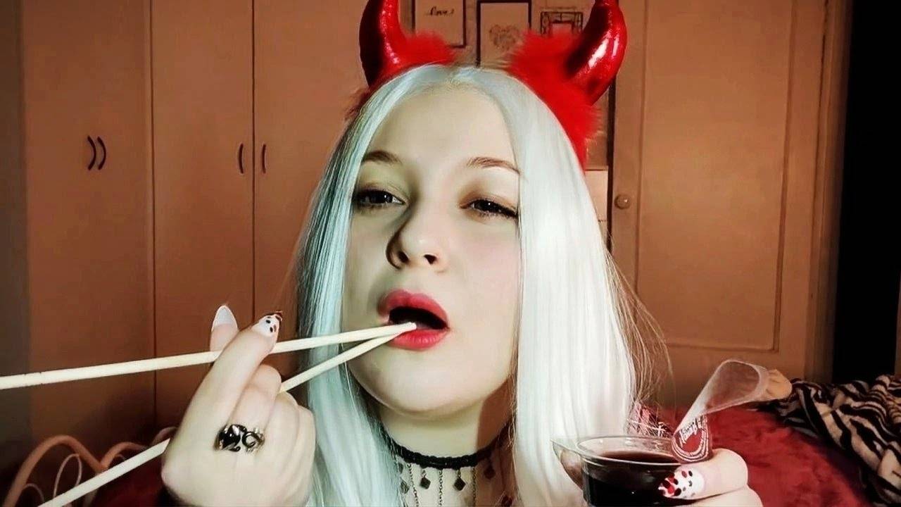 АСМР Яблочный демон 😈 СЪЕМ ДУШУ владельца iPhone 🍏 ролевая игра ASMR Demon will eat your soul 🥄 смотреть онлайн