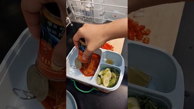 กล่องข้าววันนี้ "ยำปลากระป๋อง" เมนูสิ้นคิดแต่แซ่บนัววว #food #cooking #อาหารพื้นบ้าน смотреть онлайн