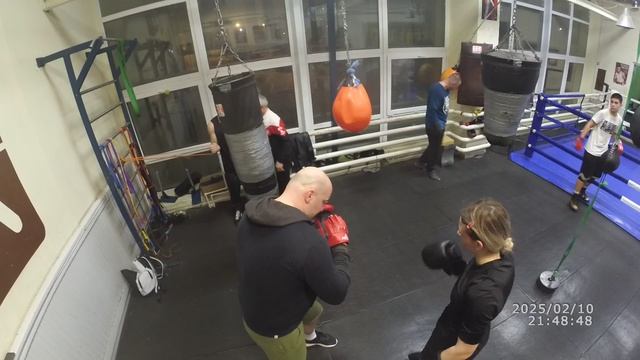 Обстановка в зале смотреть онлайн