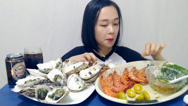 ASMR: Bữa tiệc hải sản tôm sú hấp bia, hàu nướng mỡ hành thơm ngon| GIANG'S EATING смотреть онлайн