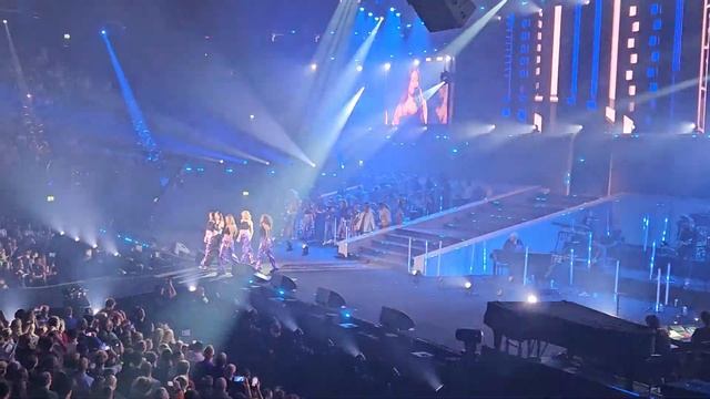 Stefania Liberakakis - Last Dance - Het Grote Songfestivalfeest - Ziggo Dome Amsterdam - 2023-11-16 смотреть онлайн