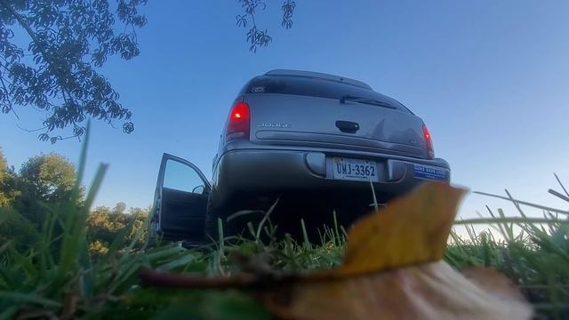 Stock mufflers should be illegal (1999 dodge durango 5.2L / 318 Magnum v8 Cherry Bomb Glasspack) смотреть онлайн