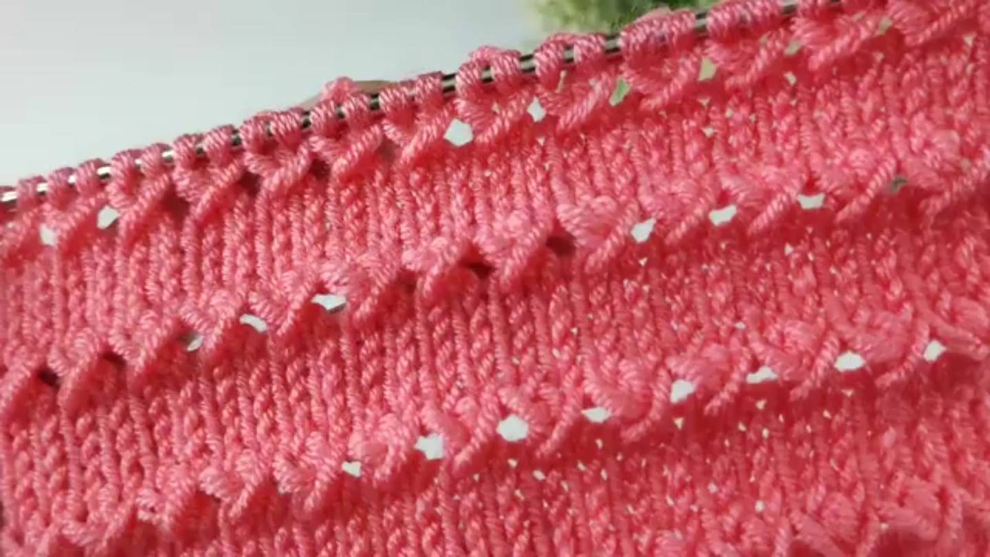 Простой ажурный узор спицами - Вязание спицами для начинающих смотреть онлайн