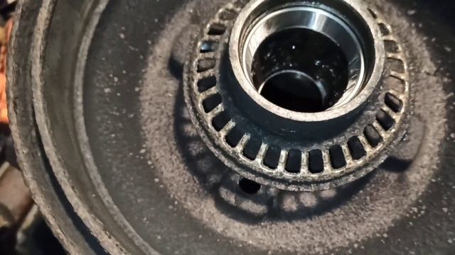 Замена подшипника задней ступицы Опель Корса 2000 смотреть онлайн