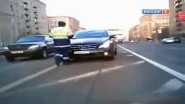 ГАИшник, не трожь депутата! смотреть онлайн