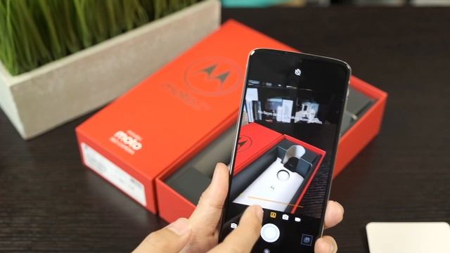 Hands-On with the Motorola Moto Z4 смотреть онлайн