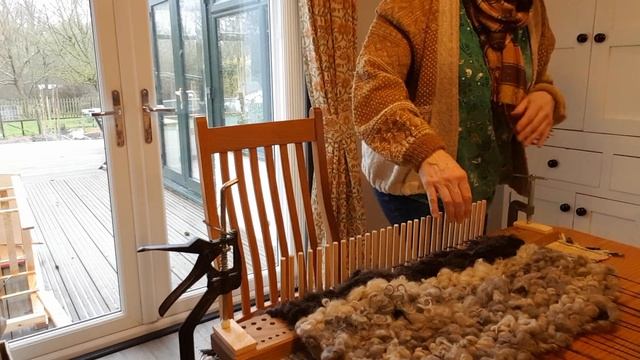 Ep. 4 - Peg loom weaving cushion project with handspun super bulky yarns смотреть онлайн