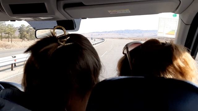 20221109 115 Едем из Исфахана в пустыню Розовые горы вокруг смотреть онлайн