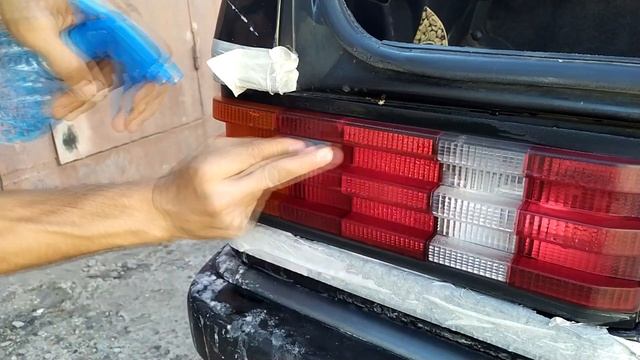Полировка задних фанарей Мерседес 190 w201 w124 w126. Mercedes 190 w201 w124 rear light Polishing смотреть онлайн