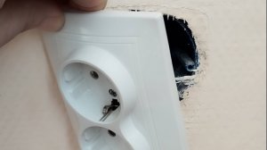 Выпадывает розетка из стены. Простой способ закрепить.