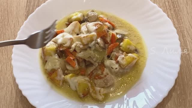 Жаркое с курицей, картошкой, грибами в сливочном соусе. смотреть онлайн