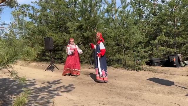 группа «КумаФолк». Концерт для бойцов 🇷🇺 где-то в лесах под Кременной. смотреть онлайн