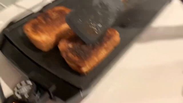 How to make a grilled PB&J with Maren and Naomi смотреть онлайн