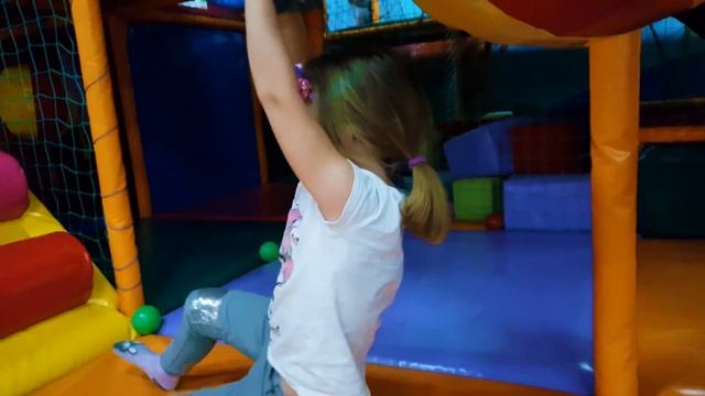 Ева в детской игровой комнате | Outdoor Playground For Kids By Eva ProShka